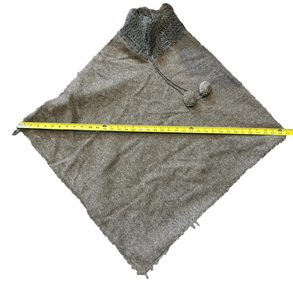 Vtg Brown Wool Poncho Crochet Collar Pom Poms Fringe One Size Possibly Handmade - Picture 7 of 9